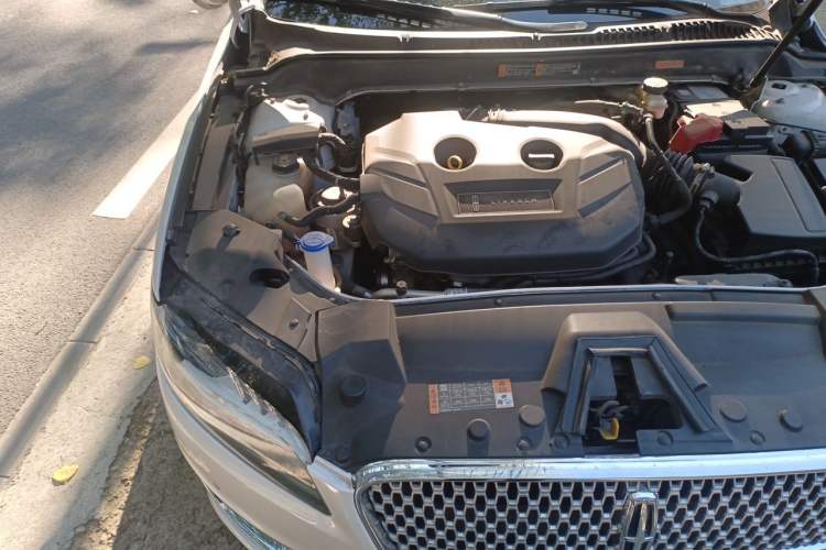 Used Lincoln MKZ 2018 2.0T Luxury Edition Engine Bay Right