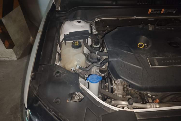Used Lincoln MKZ 2018 2.0T Premium Edition Engine Bay Right