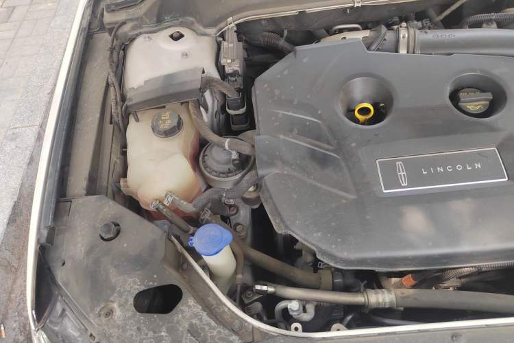 Used Lincoln MKZ 2018 2.0T Premium Edition Engine Bay Right