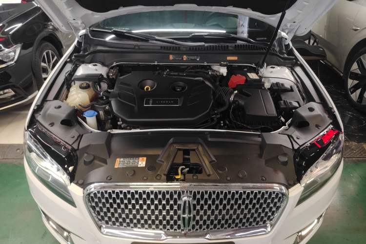 Used Lincoln MKZ 2018 2.0T Premium Edition Engine Bay