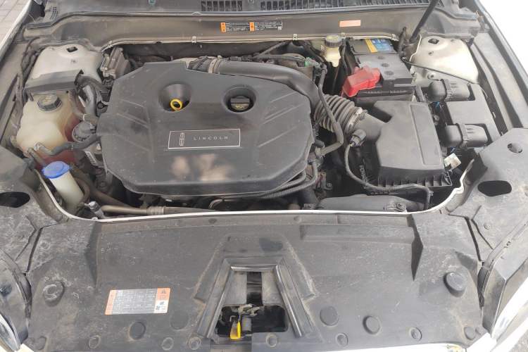 Used Lincoln MKZ 2018 2.0T Premium Edition Engine Bay