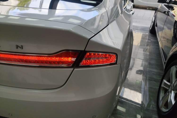Used Lincoln MKZ 2018 2.0T Premium Edition Exterior 3