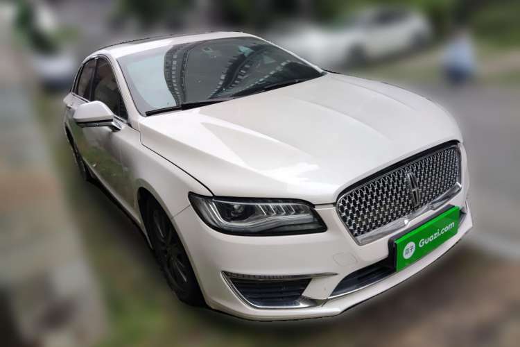 Used Lincoln MKZ 2018 2.0T Premium Edition Front Right 45 Deg