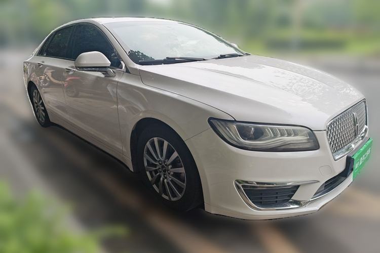 Used Lincoln MKZ 2018 2.0T Premium Edition Front Right 45 Deg