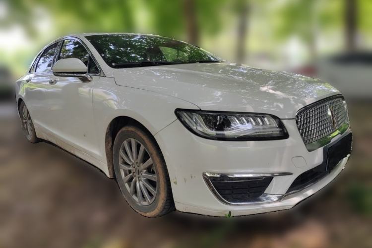 Used Lincoln MKZ 2018 2.0T Premium Edition Front Right 45 Deg