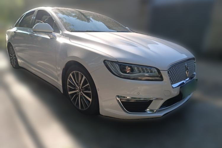 Used Lincoln MKZ 2018 2.0T Luxury Edition Front Right 45 Deg