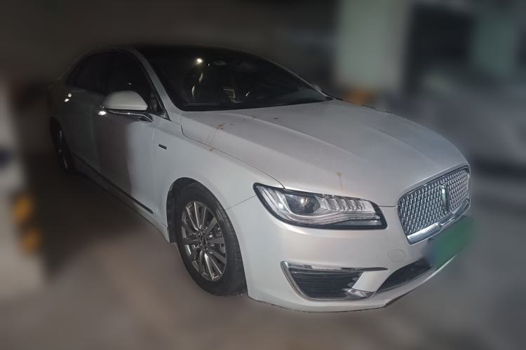 Used Lincoln MKZ 2018 2.0T Premium Edition Front Right 45 Deg