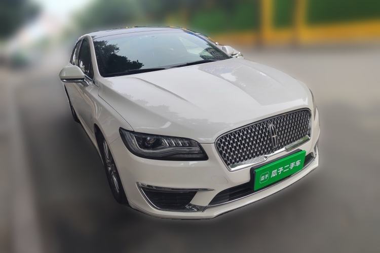 Used Lincoln MKZ 2018 2.0T Premium Edition Front Right 45 Deg