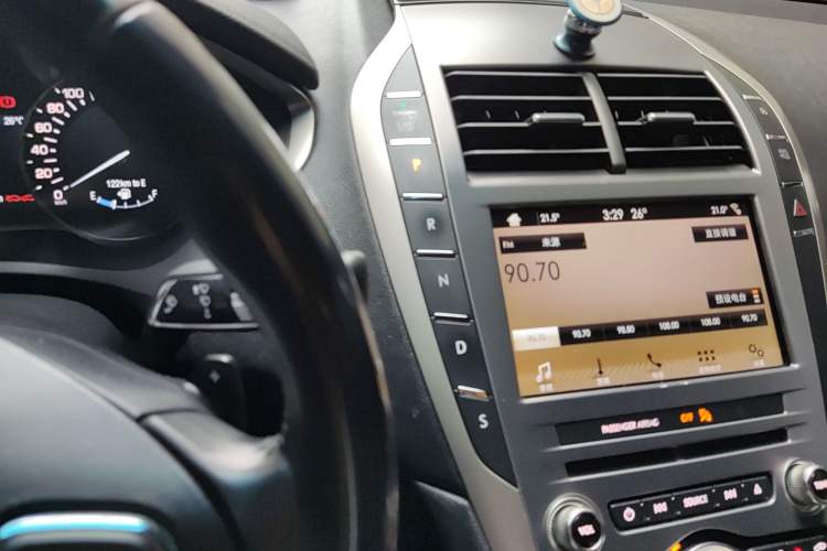 Used Lincoln MKZ 2018 2.0T Premium Edition Gear Lever
