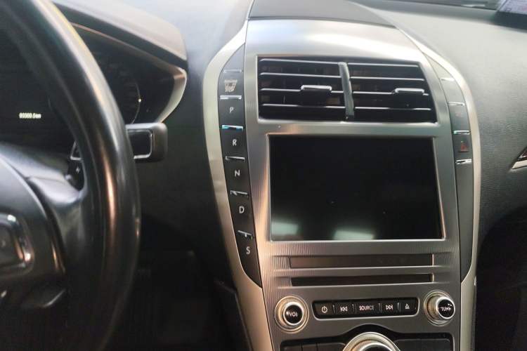 Used Lincoln MKZ 2018 2.0T Premium Edition Gear Lever