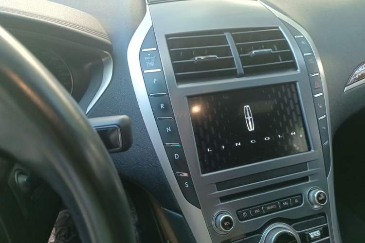 Used Lincoln MKZ 2018 2.0T Luxury Edition Gear Lever