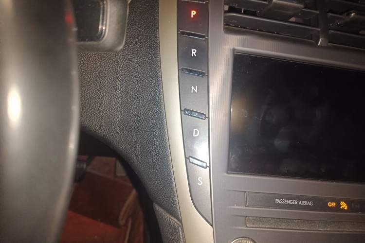 Used Lincoln MKZ 2018 2.0T Premium Edition Gear Lever