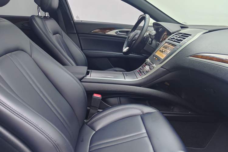 Used Lincoln MKZ 2018 2.0T Premium Edition Interior 10