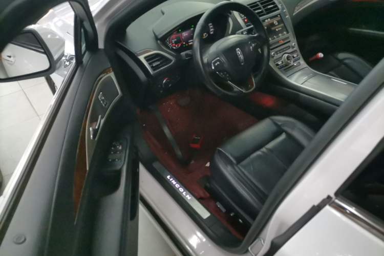 Used Lincoln MKZ 2018 2.0T Premium Edition Interior 2