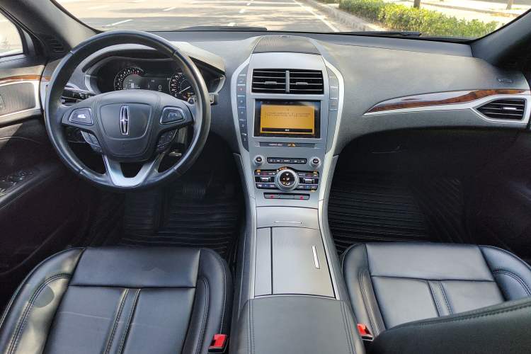 Used Lincoln MKZ 2018 2.0T Premium Edition Interior 3