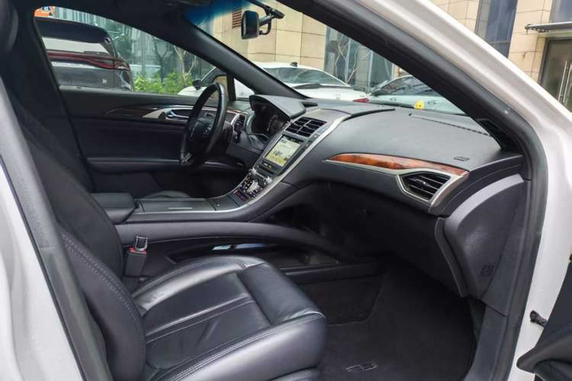 Used Lincoln MKZ 2018 2.0T Premium Edition Interior 4