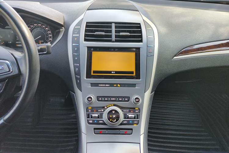 Used Lincoln MKZ 2018 2.0T Premium Edition Interior 5