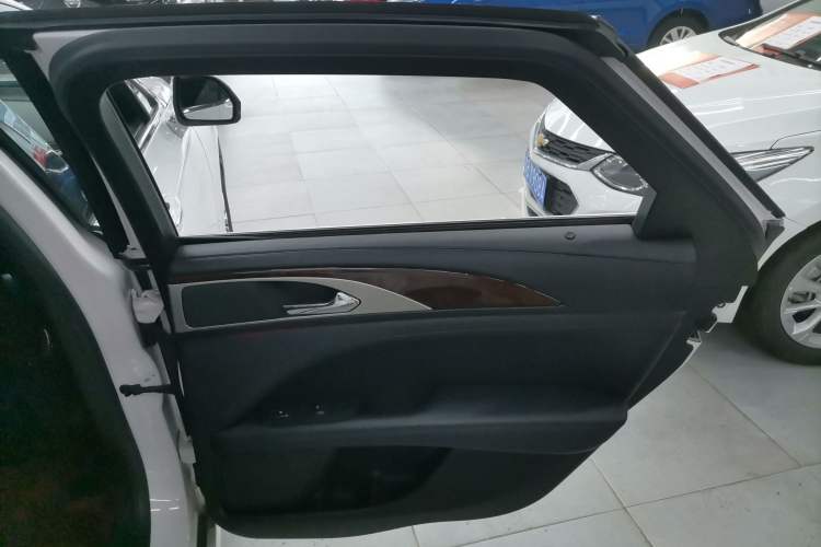 Used Lincoln MKZ 2018 2.0T Premium Edition Interior 5