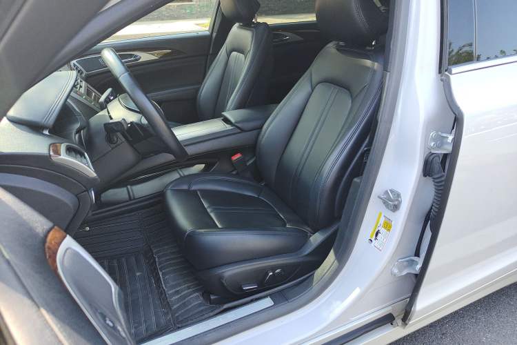 Used Lincoln MKZ 2018 2.0T Premium Edition Interior 6