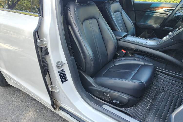 Used Lincoln MKZ 2018 2.0T Premium Edition Interior 7