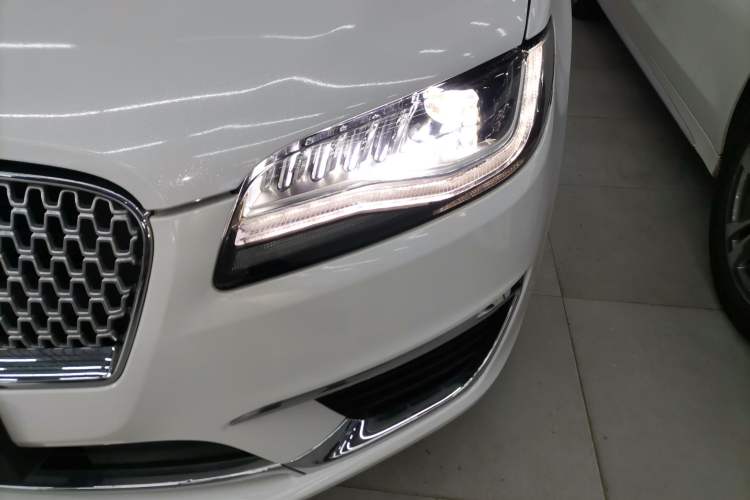 Used Lincoln MKZ 2018 2.0T Premium Edition Left Front Headlight