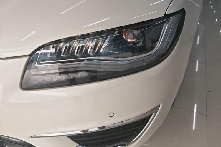 Used Lincoln MKZ 2018 2.0T Luxury Edition Left Front Headlight