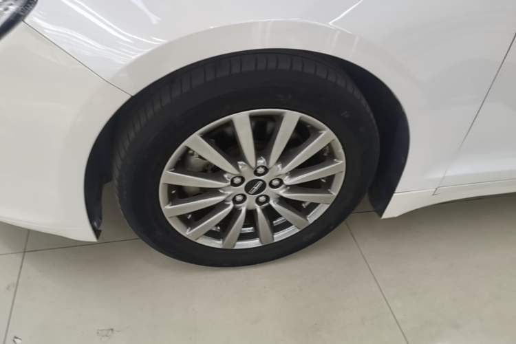 Used Lincoln MKZ 2018 2.0T Premium Edition Left Front Wheel Hub