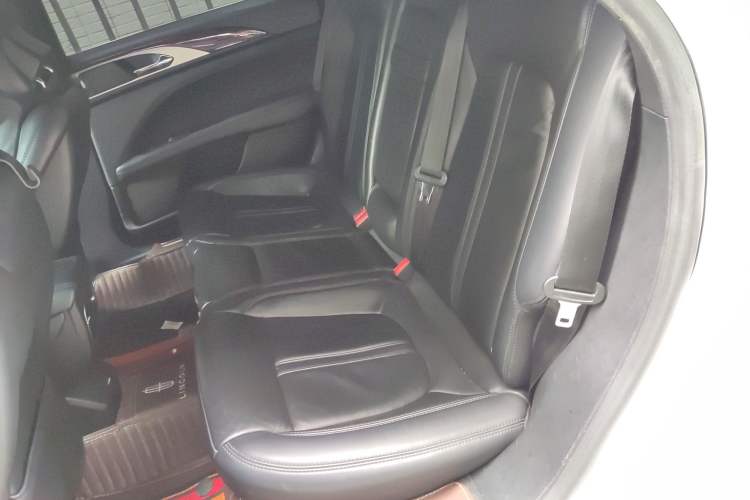 Used Lincoln MKZ 2018 2.0T Premium Edition Left Rear Seat