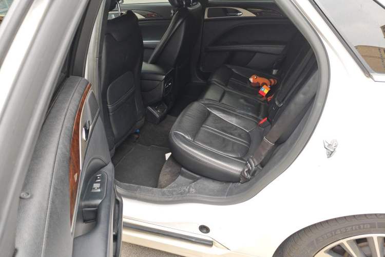 Used Lincoln MKZ 2018 2.0T Luxury Edition Left Rear Seat