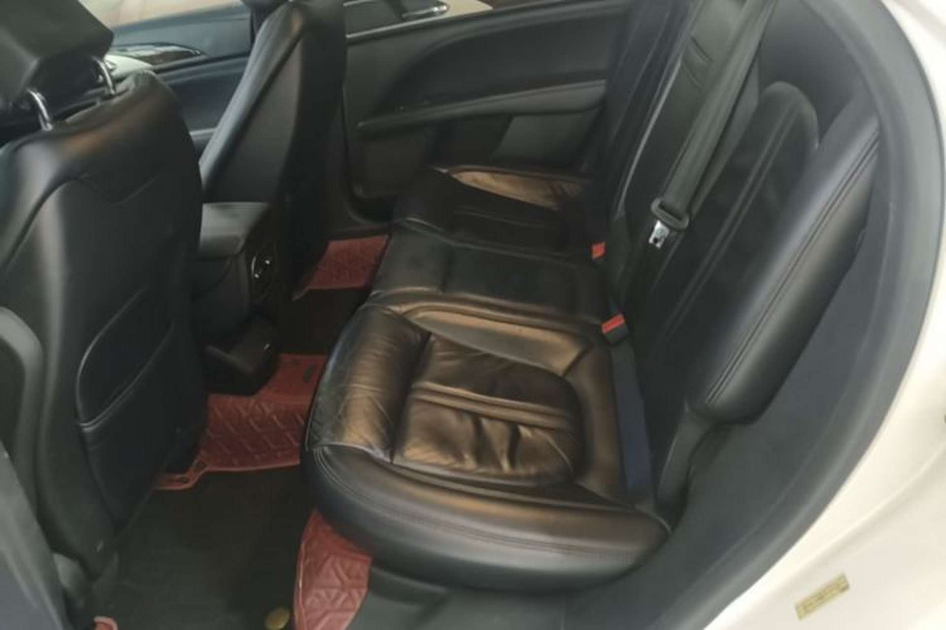 Used Lincoln MKZ 2018 2.0T Premium Edition Left Rear Seat