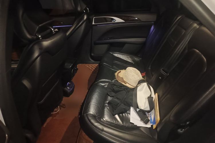 Used Lincoln MKZ 2018 2.0T Premium Edition Left Rear Seat