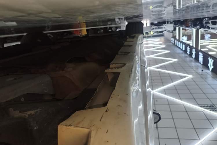 Used Lincoln MKZ 2018 2.0T Premium Edition Left Side Sill
