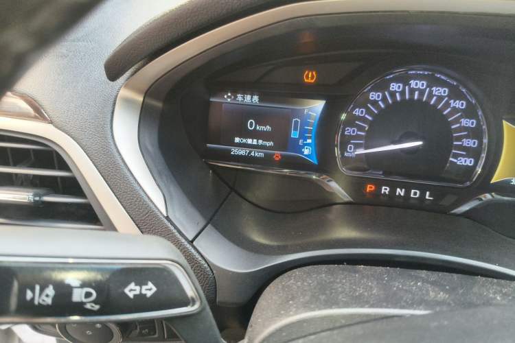Used Lincoln MKZ 2018 2.0H Hybrid Deluxe Edition Odometer Close Up