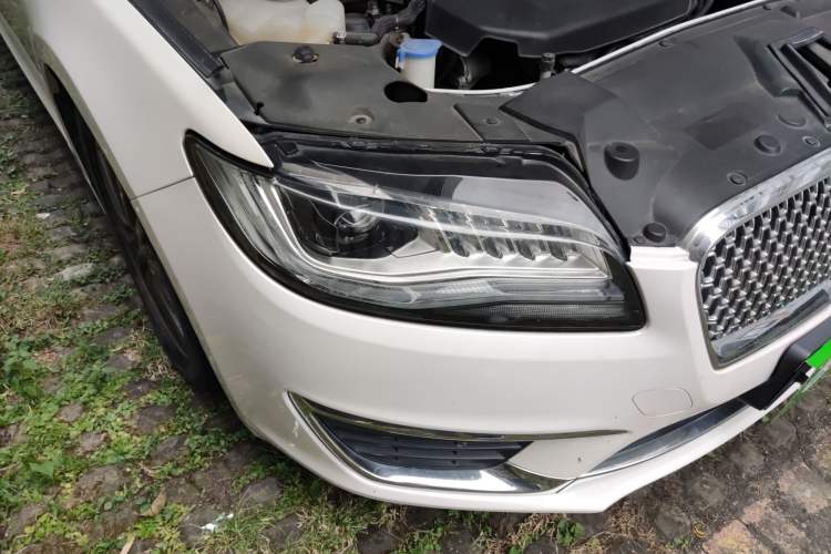 Used Lincoln MKZ 2018 2.0T Premium Edition Right Front Headlight