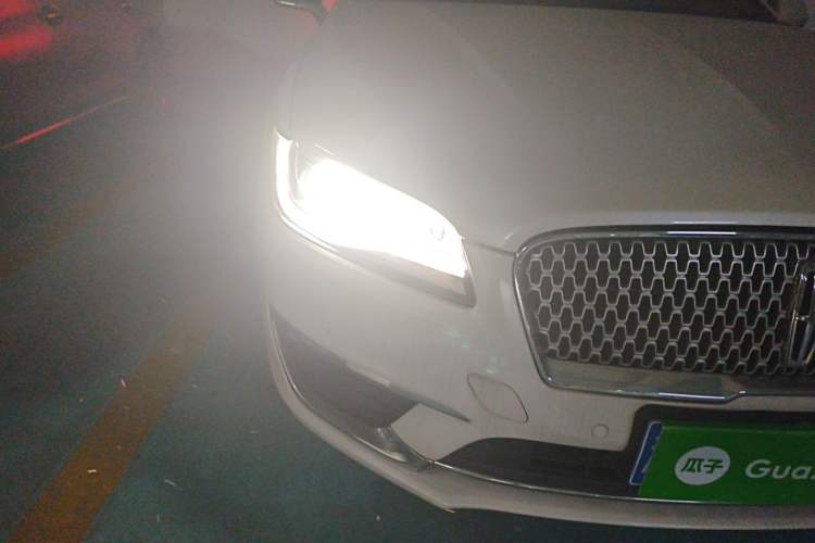 Used Lincoln MKZ 2018 2.0T Premium Edition Right Front Headlight
