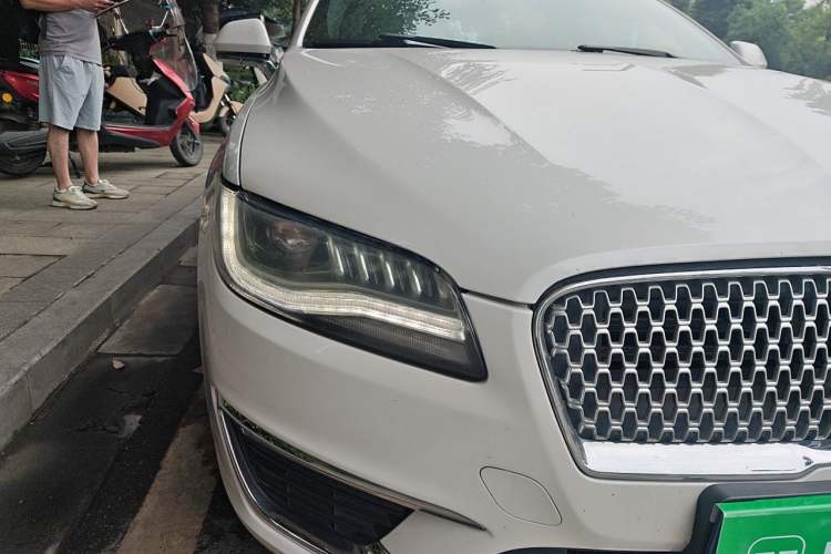 Used Lincoln MKZ 2018 2.0T Premium Edition Right Front Headlight