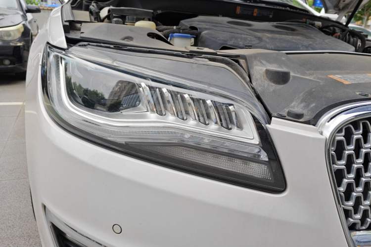 Used Lincoln MKZ 2018 2.0T Luxury Edition Right Front Headlight
