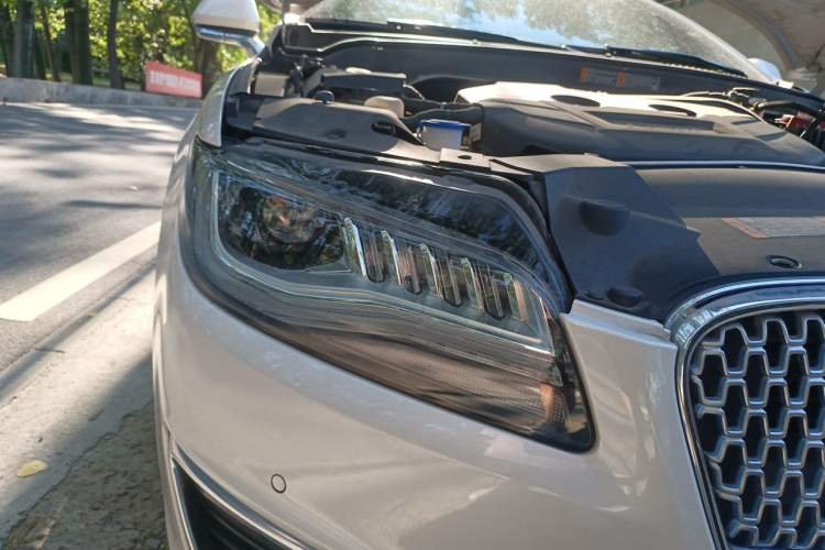 Used Lincoln MKZ 2018 2.0T Luxury Edition Right Front Headlight