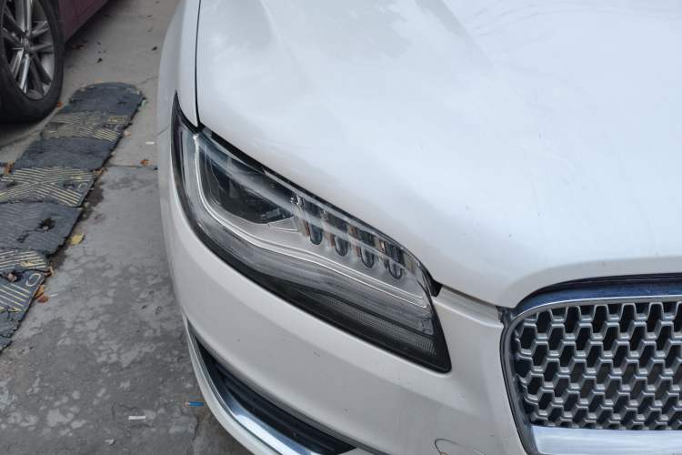 Used Lincoln MKZ 2018 2.0T Premium Edition Right Front Headlight