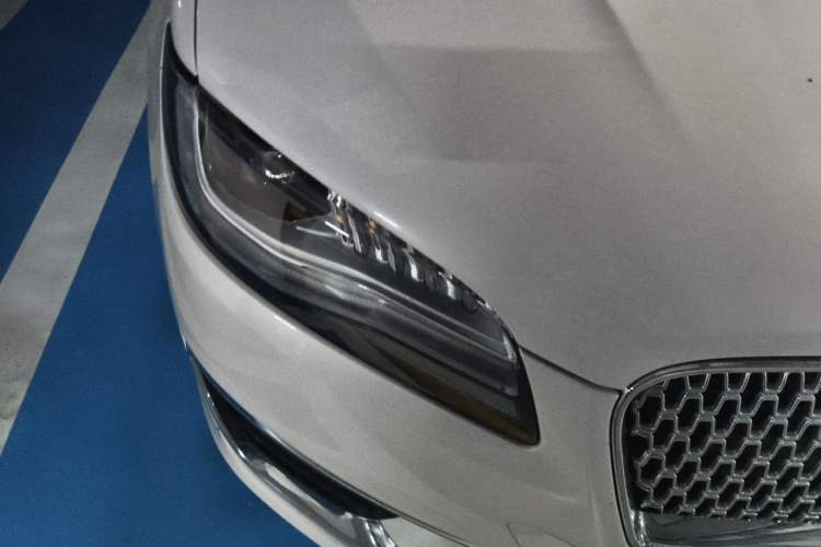 Used Lincoln MKZ 2018 2.0T Premium Edition Right Front Headlight