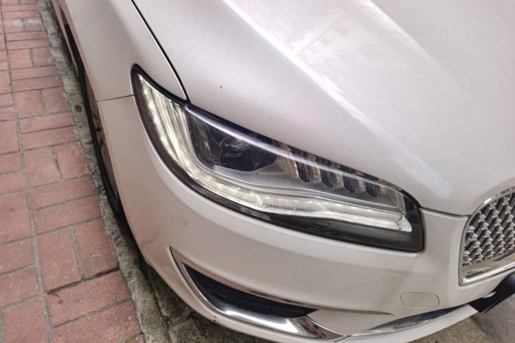 Used Lincoln MKZ 2018 2.0T Premium Edition Right Front Headlight