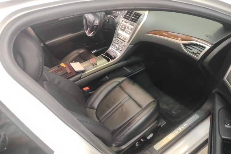 Used Lincoln MKZ 2018 2.0T Premium Edition Right Front Seat