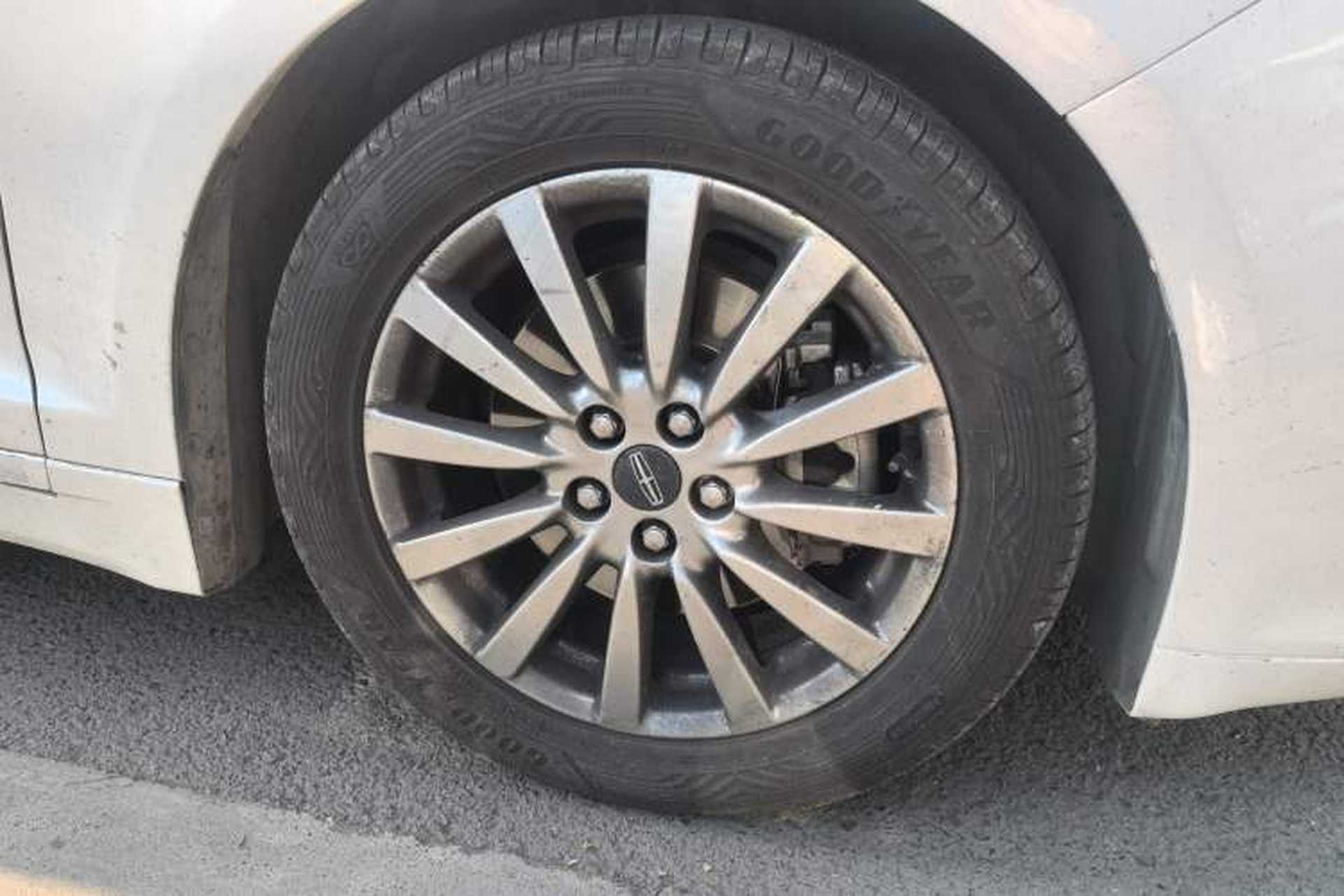 Used Lincoln MKZ 2018 2.0T Premium Edition Right Front Wheel Hub
