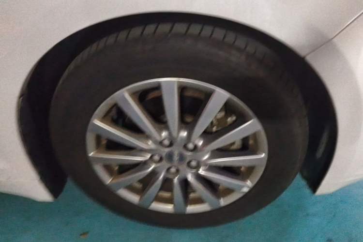 Used Lincoln MKZ 2018 2.0T Premium Edition Right Front Wheel Hub