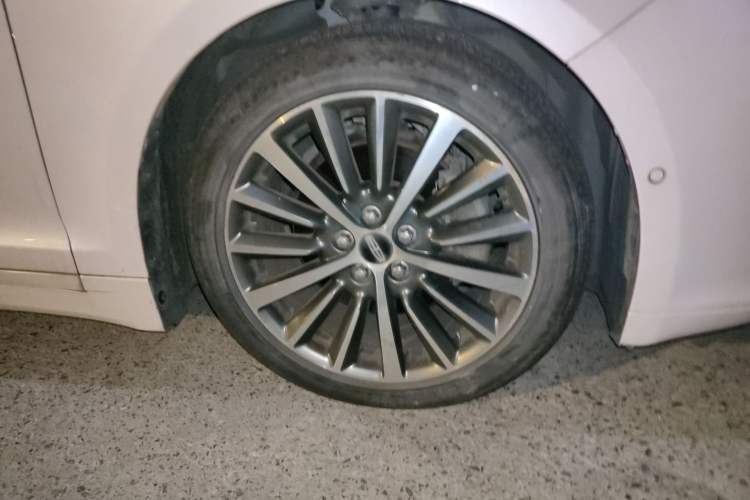 Used Lincoln MKZ 2018 2.0T Premium Edition Right Front Wheel Hub