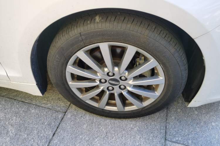 Used Lincoln MKZ 2018 2.0T Premium Edition Right Front Wheel Hub