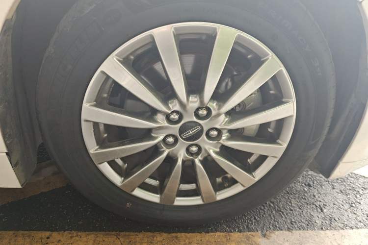 Used Lincoln MKZ 2018 2.0T Premium Edition Right Front Wheel Hub