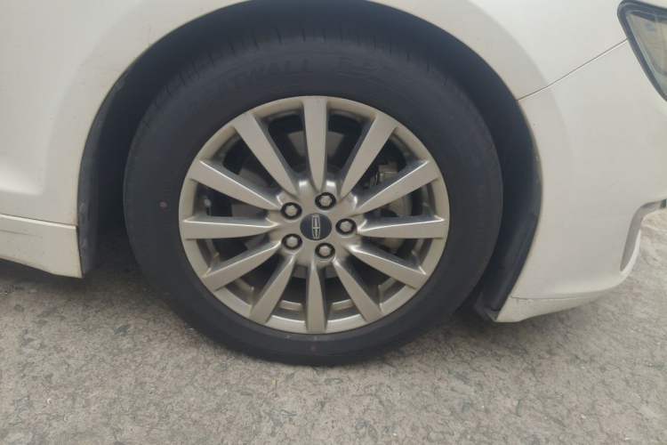 Used Lincoln MKZ 2018 2.0T Premium Edition Right Front Wheel Hub