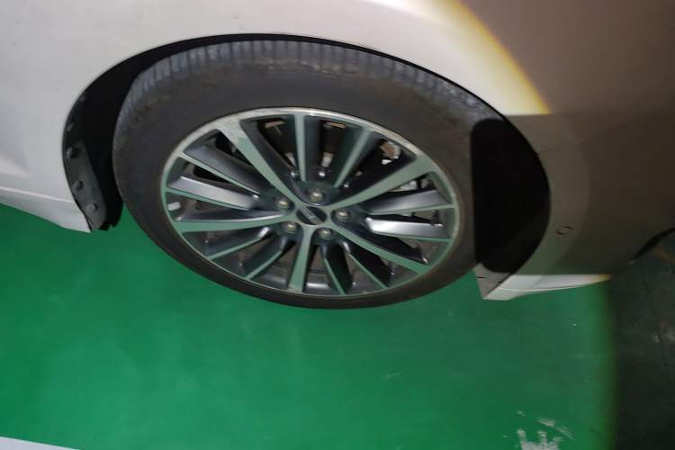 Used Lincoln MKZ 2018 2.0T Luxury Edition Right Front Wheel Hub