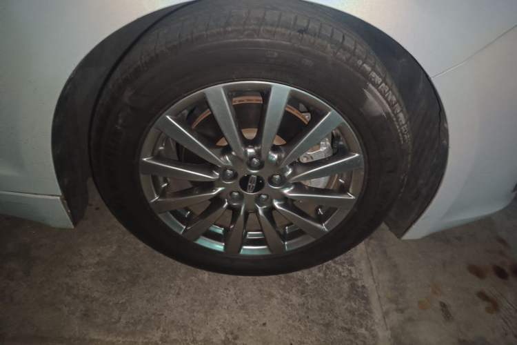 Used Lincoln MKZ 2018 2.0T Premium Edition Right Front Wheel Hub